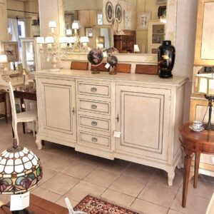 Credenza in legno di tiglio laccata a mano in stile provenzale con 4 cassetti e 2 sportelli. Arredamento classico contemporaneo Siena e Firenze.