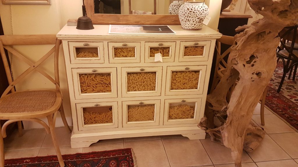 Credenza porta pasta in tiglio massello laccata a mano. Mobili country Siena e Firenze