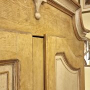 Armadio provenzale due ante in legno di abete vecchio laccato a mano. Mobili antichi Siena e Firenze (3)