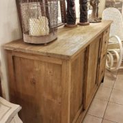 Credenza in legno antico massello quattro cassetti e due ante a scorrere con base in ferro invecchiato. Arredamento contemporaneo su misura Siena e Firenze (2)