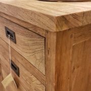 Credenza in legno antico massello quattro cassetti e due ante a scorrere con base in ferro invecchiato. Lato.Arredamento contemporaneo su misura Siena e Firenze