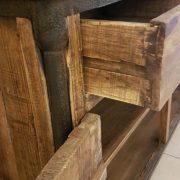 Credenza vintage natural in legno di olmo vecchio.Apertura cassetto e anta.Arredamento contemporaneo su misura Siena e Firenze