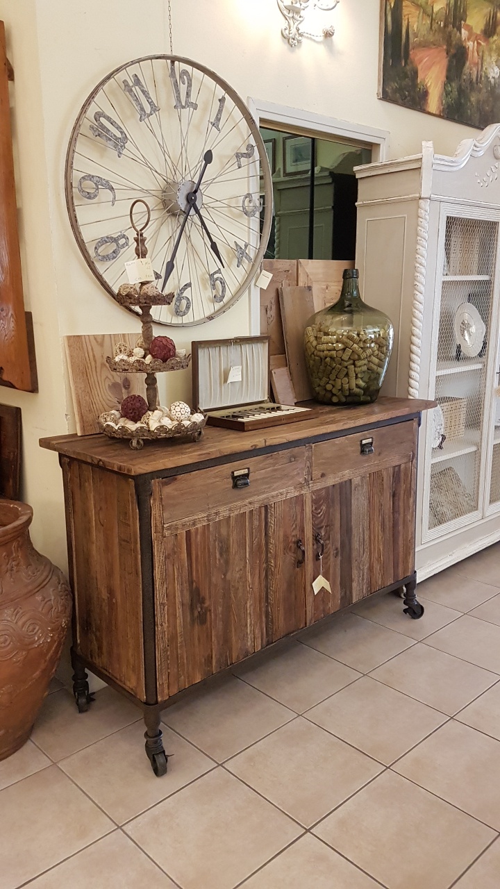 Arredamento Contemporaneo Mobili Country Su Misura Siena – Firenze » Credenza  vintage natural in legno di olmo vecchio due sportelli e due cassetti con  intelaiatura in ferro invecchiato e ruote.