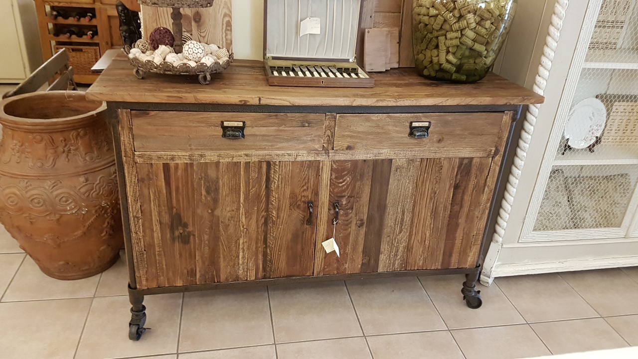 Arredamento Contemporaneo Mobili Country Su Misura Siena – Firenze » Credenza  vintage natural in legno di olmo vecchio due sportelli e due cassetti con  intelaiatura in ferro invecchiato e ruote.