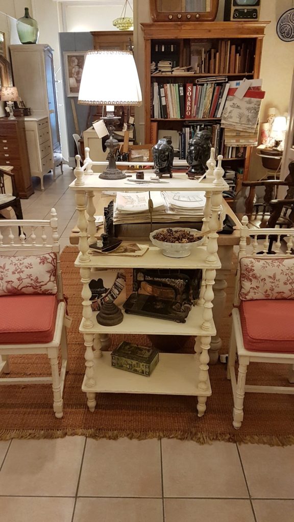 Libreria étagère antica in stile inglese metà Ottocento in legno di abete laccata a mano. Mobili antichi Siena e Firenze