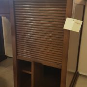 Scrittoio-porta computer in legno di ciliegio a un cassetto, piano rettangolare e cassettiera a rullo. Cassettiera. Arredamento contemporaneo su misura Siena e Firenze