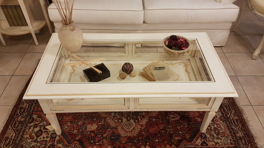 Tavolino da fumo in legno di ciliegio laccato a mano a bacheca.Arredamento contemporaneo su misura Siena e Firenze