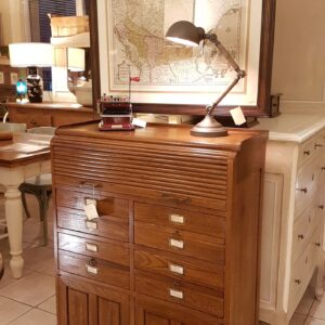 Cassettiera schedario in legno di rovere massello a cinque cassetti e due sportelli. Arredamento classico contemporaneo Siena e Firenze