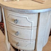 Tavolino in legtno di pioppo, laccato, rotondo con cassetti. Arredamento classico contemporaneo Siena e Firenze (1)