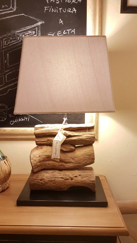 Lampada Dacia di Nature Design in legno antico di radici di mangrovie.Arredamento contemporaneo su misura Siena e Firenze