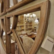 Specchiera vintage in legno di pino naturale rotonda. Arredamento contemporaneo su misura Siena e Firenze (2)
