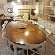 Tavolo ovale bicolore basamento laccato con piano in ciliegio naturale stile country chic allungabile.Laterale 2 allunghe.Arredamento contemporaneo su misura Siena e Firenze