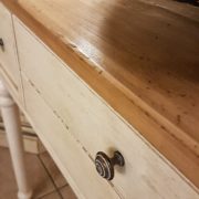 Consolle laccata a mano in legno di tiglio massello con piano piallato. Laterale. Arredamento classico contemporaneo Siena e Firenze