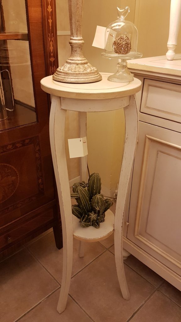 Porta vaso colonna in legno laccato a mano a tre gambe con piano rotondo. Arredamento classico contemporaneo Siena e Firenze