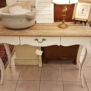 Scrittoio con base laccata e piano top in abete vecchio.Arredamento country Siena e Firenze