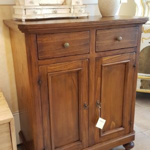 Credenza in legno di tiglio a due ante e due cassetti.Arredamento classico contemporaneo Siena e Firenze