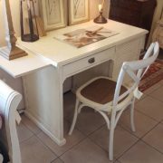 Scrittoio porta computer in ciliegio laccato con un cassetto e un tiretto laterale e cassettiera a rullo. Arredamento contemporano su misura Siena e Firenze (2)