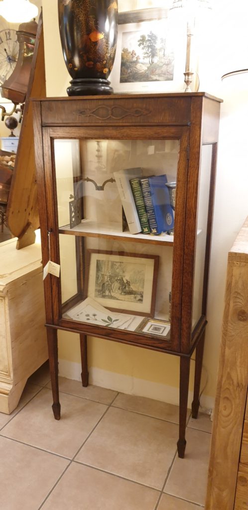 Vetrinetta antica inglese in legno di rovere.Mobili antichi Siena e Firenze.