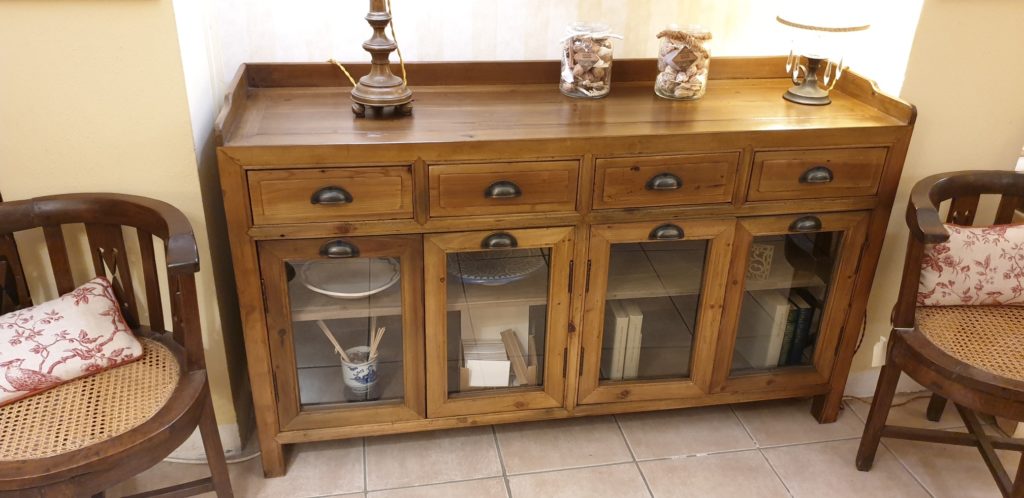 Credenza vetrina in legno di larice antico naturale.Arredamento classico contemporaneo Siena e Firenze