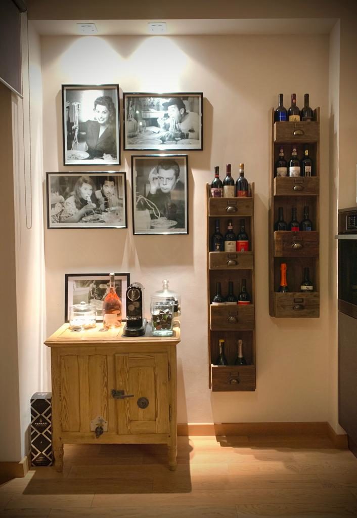 portabottiglie in legno vecchio. arredamento country Siena e Firenze.