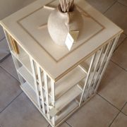 Libreria tavolino comodino laccata a mano.Dall'alto. Arredamento classico contemporaneo Siena e Firenze.