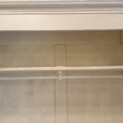 Armadio Toscano in legno di larice metà 800 restaurato e laccato a mano.Particolare bastone.Mobili antichi Siena e Firenze