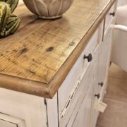 Credenza in legno di olmo laccata a mano con piano naturale in olmo antico. Mobili country Siena e Firenze (3)