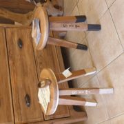 Sgabelli Sit in legno di Teak antico. Frontale. Mobili country Siena e Firenze