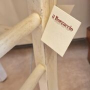 Sedia Toscana in legno di faggio laccata anticata a mano bianco toscano con seduta impagliata. Mobili country Siena e Firenze (6)