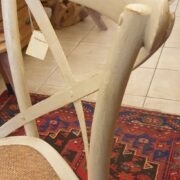 Sedia in olmo laccata a mano. Di lato. Mobili country Siena e Firenze