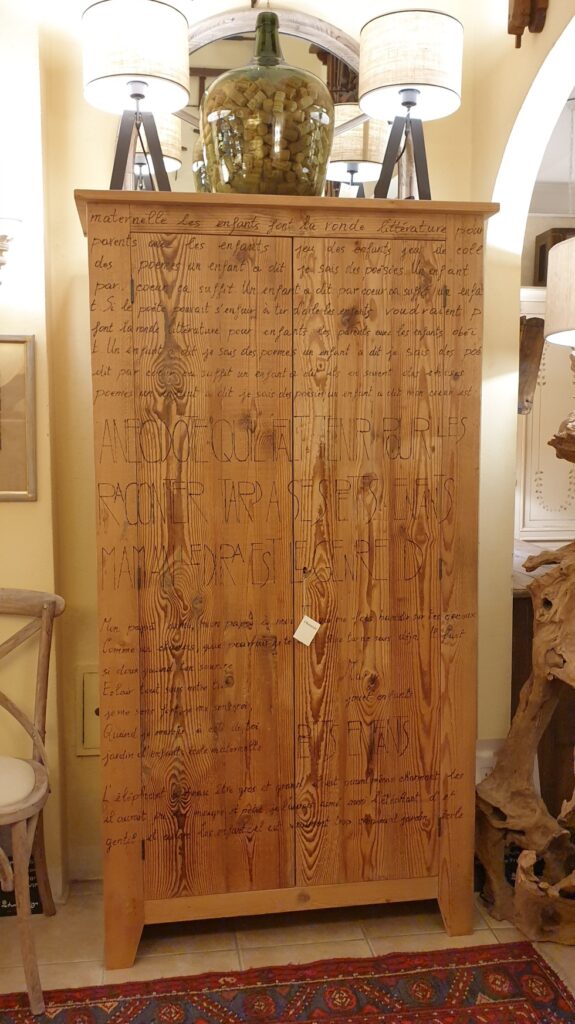 Armadio-stipo-credenza-dispensa in legno di larice vecchio a due ante. Arredamento classico contemporaneo Siena e Firenze