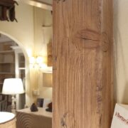 Specchiera in legno di larice antico. Particolare cornice 1. Mobili antichi Siena e Firenze