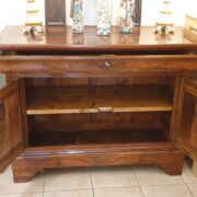 Credenza antica in legno di noce massello metà '800 periodo Luigi Filippo. Aperta. Mobili antichi Siena e Firenze