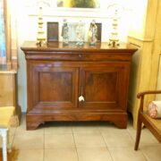 Credenza antica in legno di noce massello metà '800 periodo Luigi Filippo. Frontale. Mobili antichi Siena e Firenze