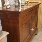 Credenza antica in legno di noce massello metà '800 periodo Luigi Filippo. Laterale. Mobili antichi Siena e Firenze