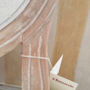 Sedia imbottita in finitura decapè. particolare seduta. Arredamento classico contemporaneo Siena e Firenze (