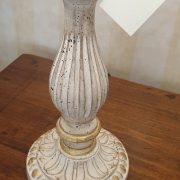Lampada in legno intagliato con laccatura folglia oro sbiancata. Base. Arredamento classico contemporaneo Siena e Firenze
