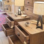 Coppia di comodini in legno di abete antico. Arredamento classico contemporaneo Siena e Firenze (3)