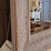 Specchiera intagliata a mano in finitura decapè. Arredamento classico contemporaneo Siena e Firenze (2)