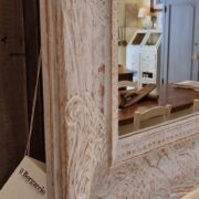 Specchiera intagliata a mano in finitura decapè. Arredamento classico contemporaneo Siena e Firenze (2)