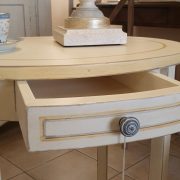 Tavolino ovale in legno di tiglio laccato a mano. Arredamento classico contemporaneo Siena e Firenze (3)