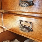 Cassettiera schedario originale in rovere massello primi del '900 con 26 cassetti con fronte ribaltab. e 2 tiretti estr. Mobili antichi Siena e Firenze (3)