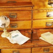 Cassettiera schedario originale in rovere massello primi del '900 con 26 cassetti con fronte ribaltab. e 2 tiretti estr. Mobili antichi Siena e Firenze (7)