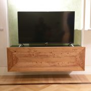 Porta TV con anta in legno di larice antico. Arredamento classico contemporaneo Siena e Firenze (2)