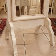 Specchiera in legno di tiglio basculante laccata a mano. I piedi. Arredamento classico contemporaneo Siena e Firenze