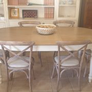 Tavolo ovale allungabile con basamento laccato anticato con piano in legno di ciliegio anticato naturale. Arredamento classico contemporaneo Siena e Firenze. (5)