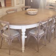 Tavolo ovale allungabile con basamento laccato anticato con piano in legno di ciliegio anticato naturale. Arredamento classico contemporaneo Siena e Firenze. (6)