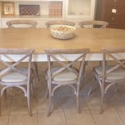 Tavolo ovale allungabile con basamento laccato anticato con piano in legno di ciliegio anticato naturale. Arredamento classico contemporaneo Siena e Firenze. (7)
