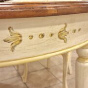Tavolo ovale allungabile con basamento laccato anticato, decorato a mano con piano in ciliegio anticato. Arredamento classico contemporaneo Siena e Firenze (9)