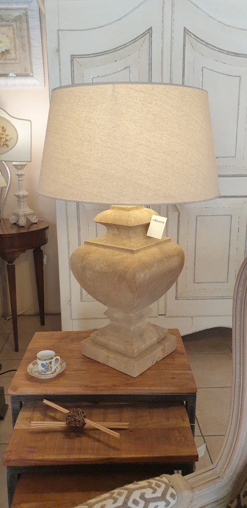 Lampada in legno di mango massello. Arredamento classico contemporaneo Siena e Firenze